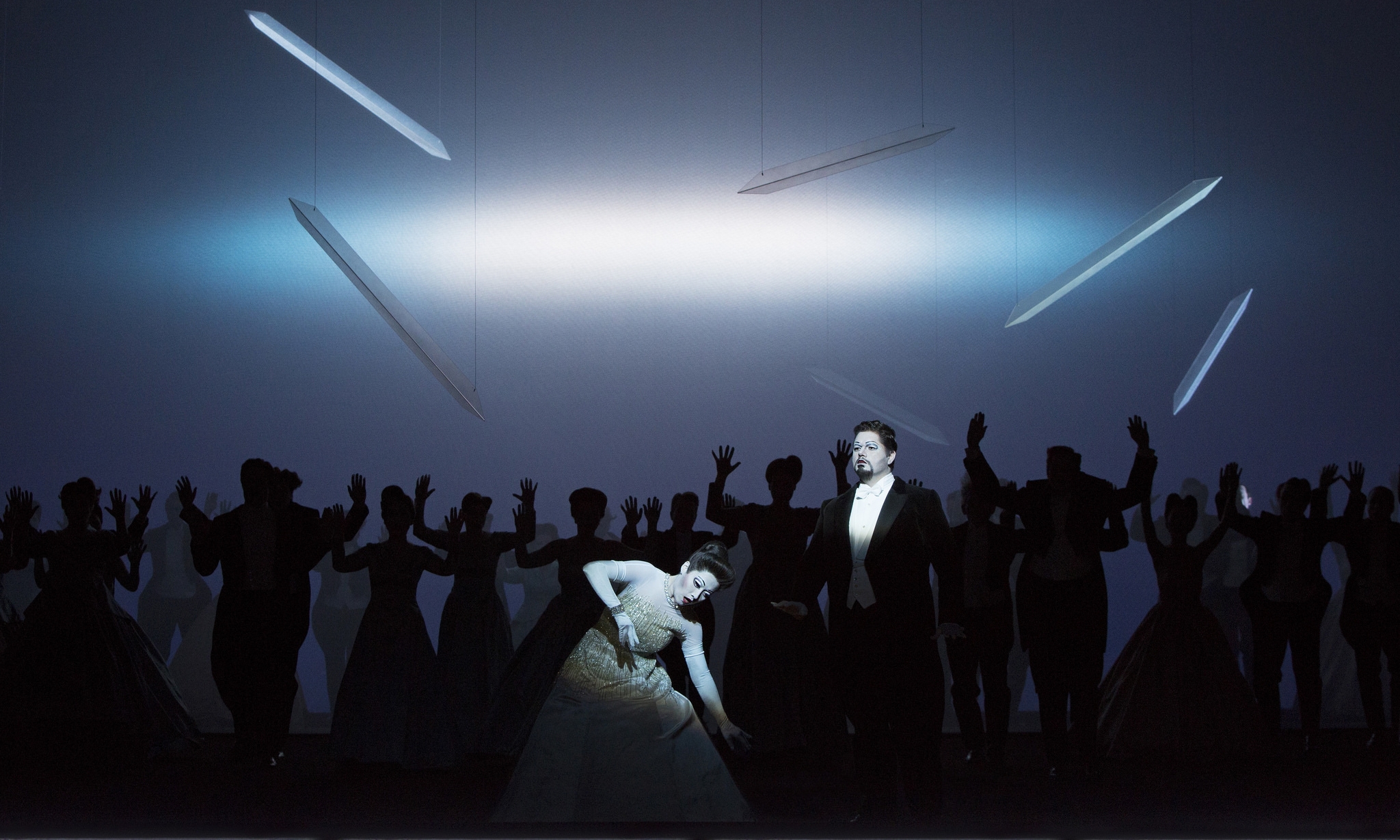 Act 1 - Myung Joo Lee (Violetta Valéry), Jacques le Roux (Alfredo Germont), Chorus. Linz, 2015