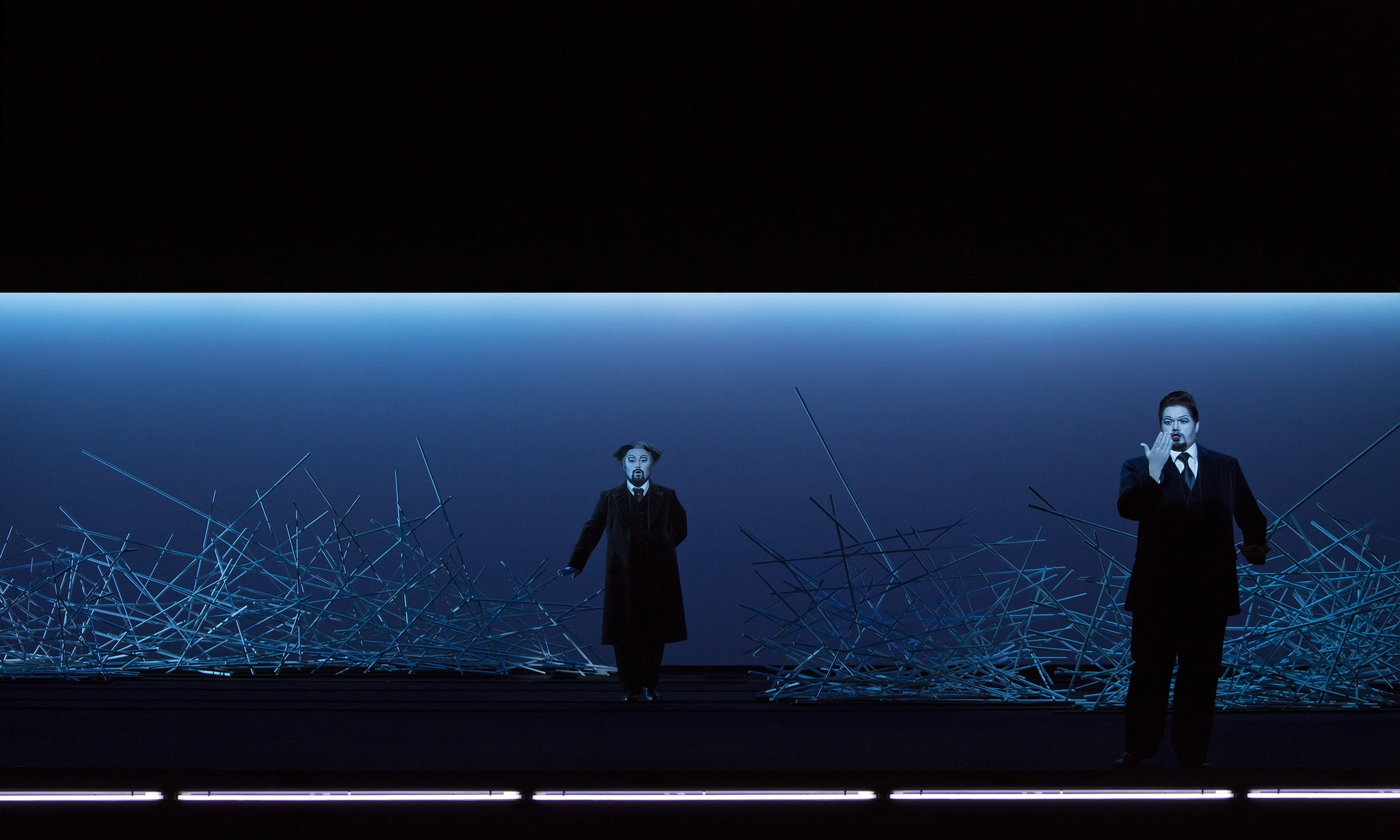 Act 2, Scene 1 - Seho Chang (Giorgio Germont), Jacques le Roux (Alfredo Germont). Linz, 2015