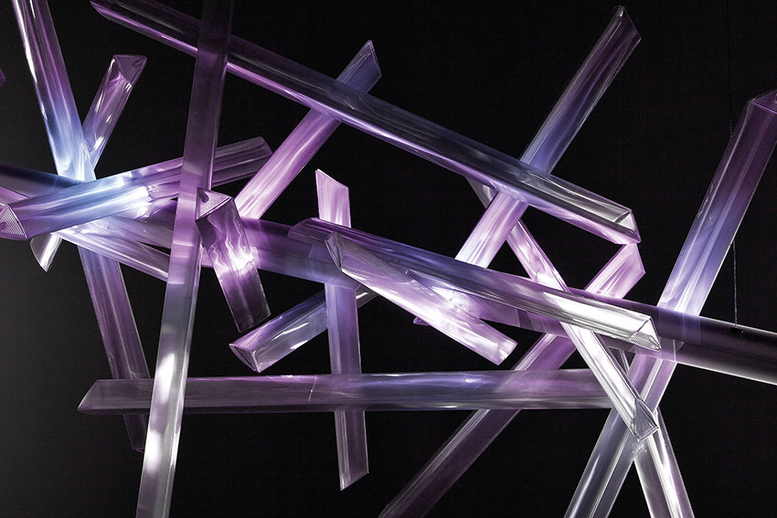 Detail of the "La Traviata" chandelier by Robert Wilson (courtesy SLAMP)