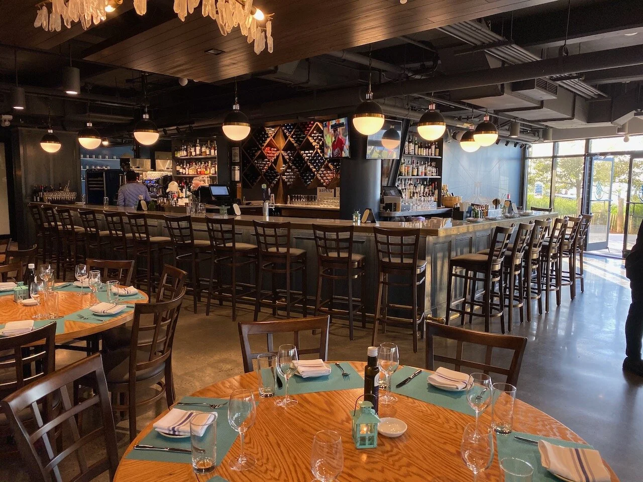 Estuary Brasserie &amp; Bar at One15 Brooklyn Marina, NY