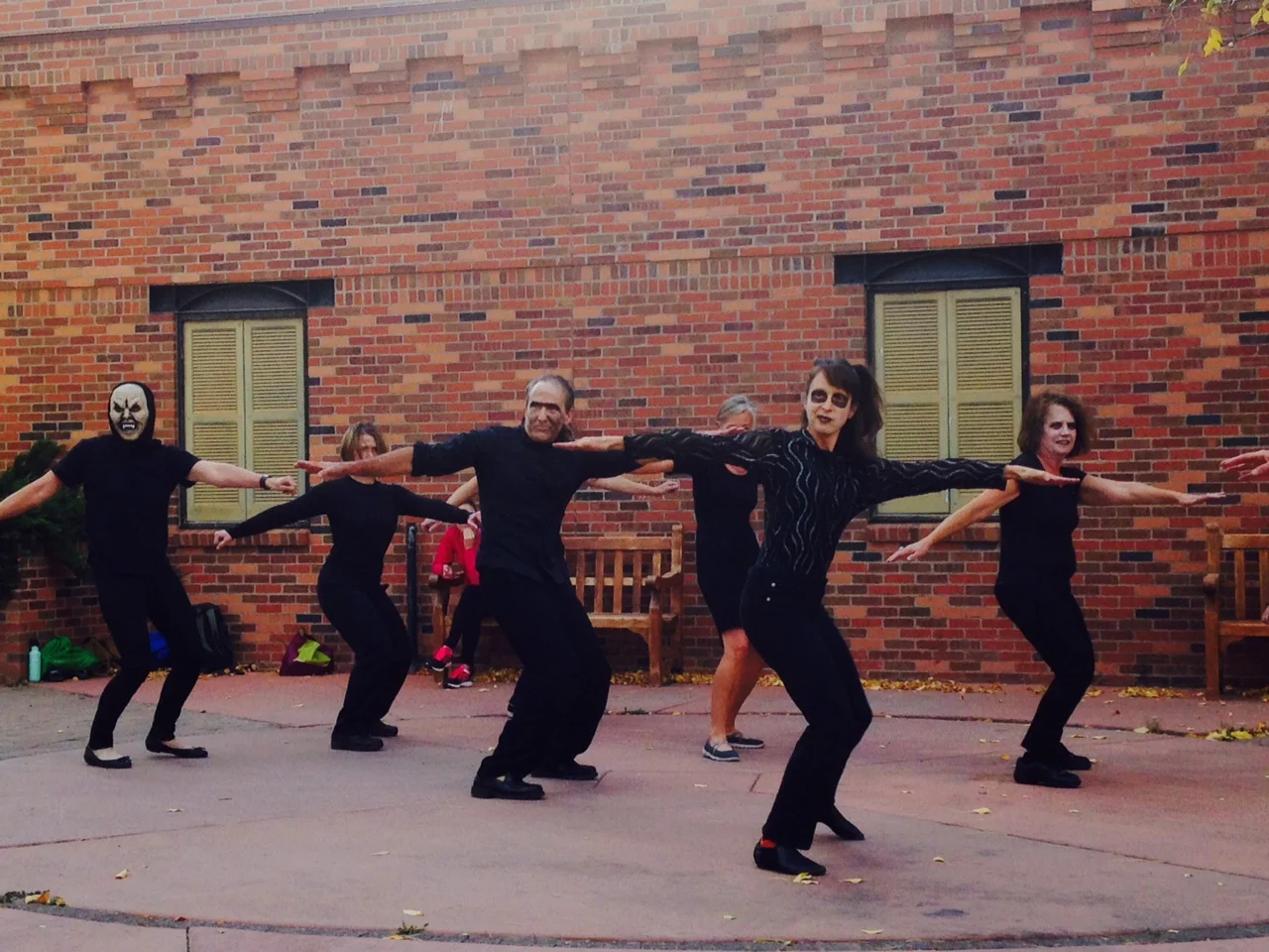 Thriller flash mob (1) (1).jpg