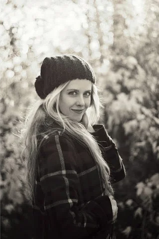  Hi my name is Nicole, AKA Cole. I grew up in a small town where I met my husband in a "cute meet." I love family, friends, and cupcakes. I will be graduating in photography which has been a huge goal and dream of mine. I love the simple beautiful things in life and I want to help capture yours.