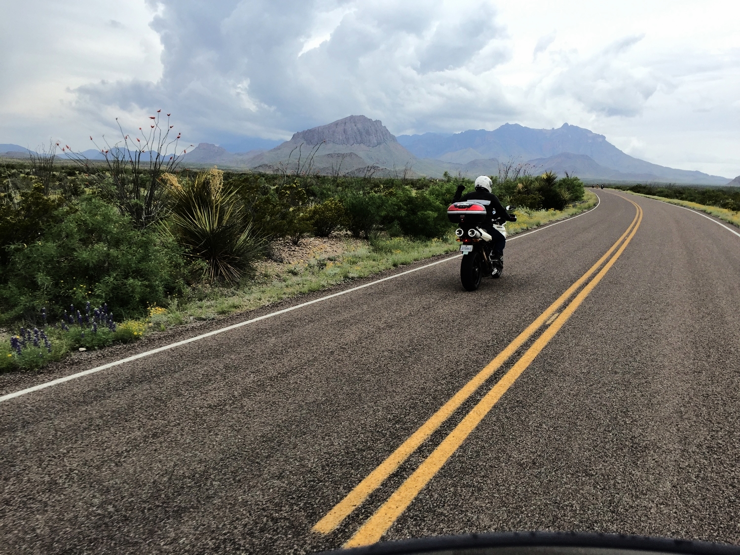 Making our way back from Boquillas Canyon towards the Park Headquarters.