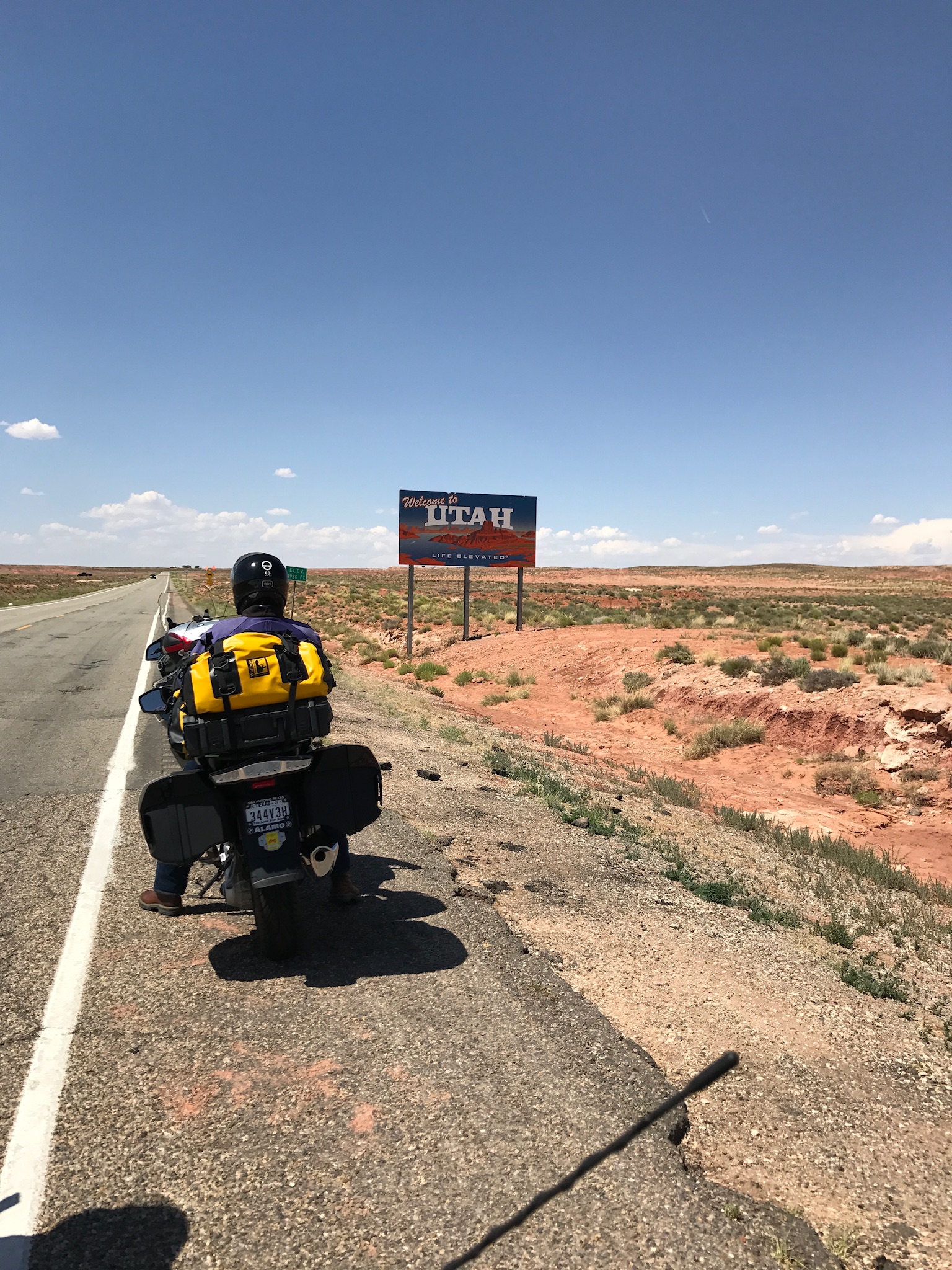 Teec Nos Pos, AZ region just before the Utah state line. 