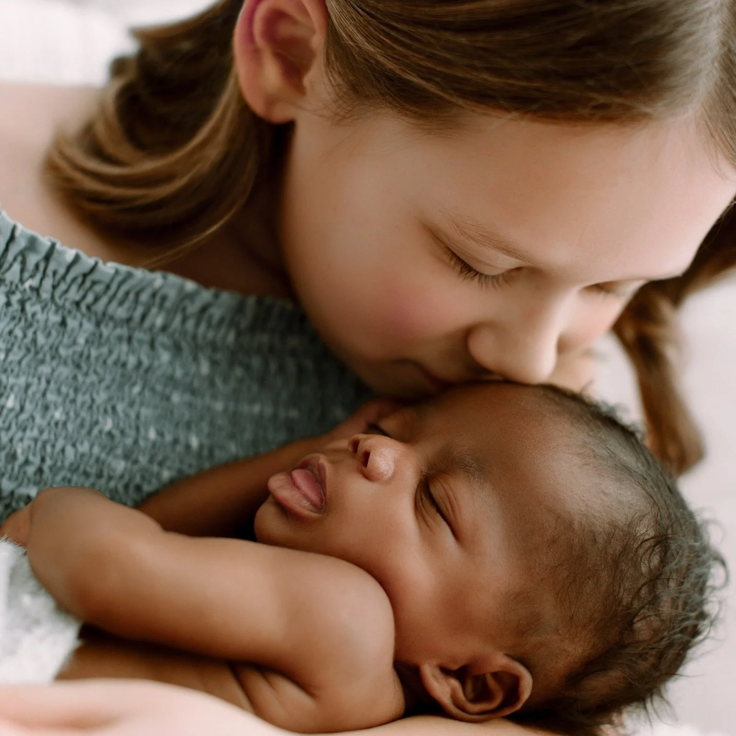 when little sister finally becomes big sister. ✨
-
-
-
#portlandnewbornphotographer #seattlenewbornphotographer
#portlandbabyphotographer 
#seattlebabyphotographer