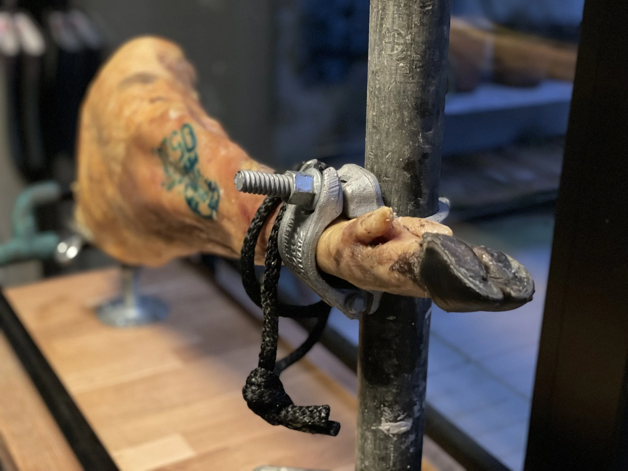 Jamón Carving Stand