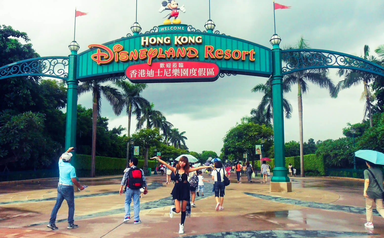 hongkong-disneyland-entrance-1.jpg