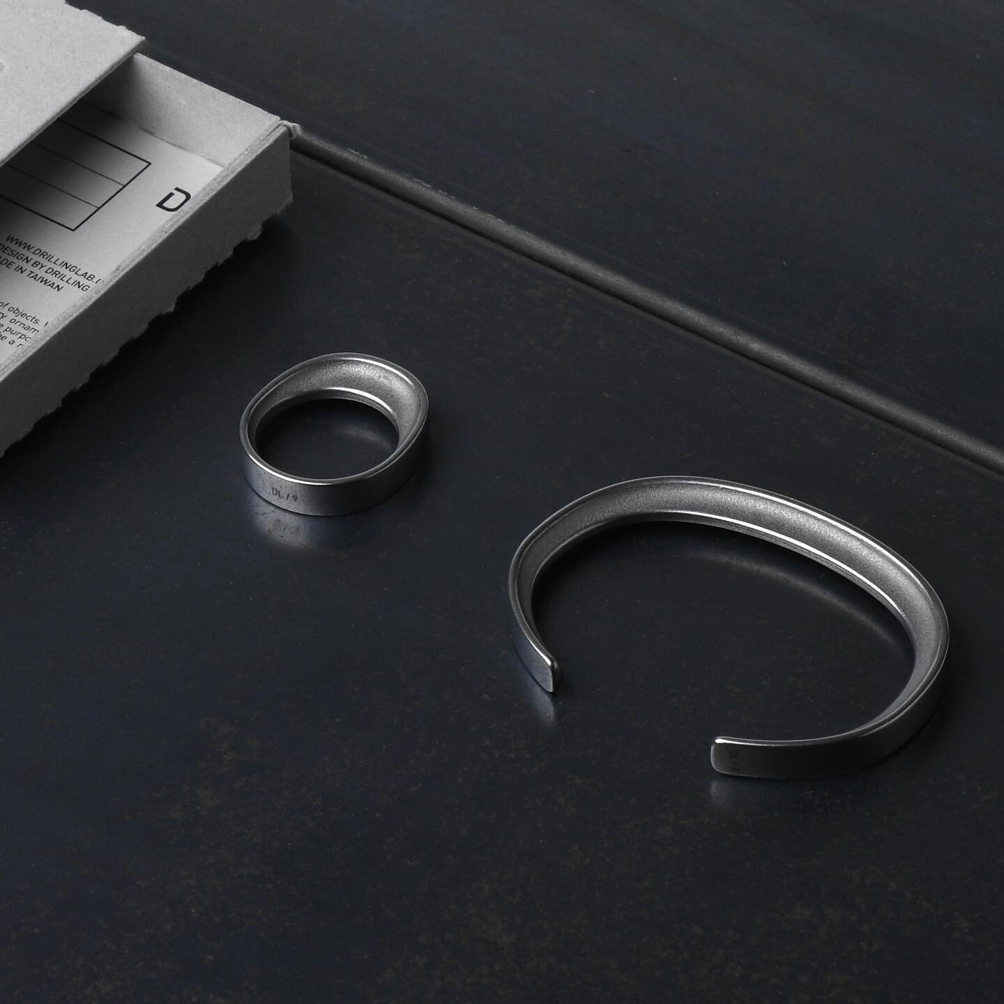 -
Featuring Framework cuff bracelet / Ring | Matte silver 
.
.
Global / www.drillinglab.com
Taiwan/ www.drillinglab.com.tw
.
#drillinglab #framework #bracelet #industrial #cuff #cuffbracelet #accessaries #industrialdesign #minimalist #toughness #stre