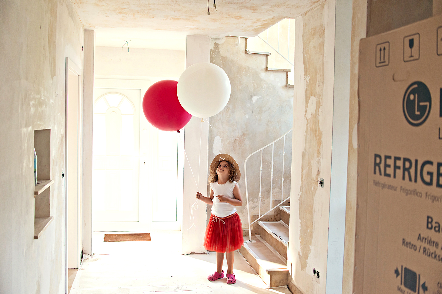 Kreative Kinderfotos In Berlin Mit Luftballons Auf Dem Trampolin Kinderfotografie Babyfotografie Berlin Familienfotografie Workshop Fotografie Kurs Fur Anfanger