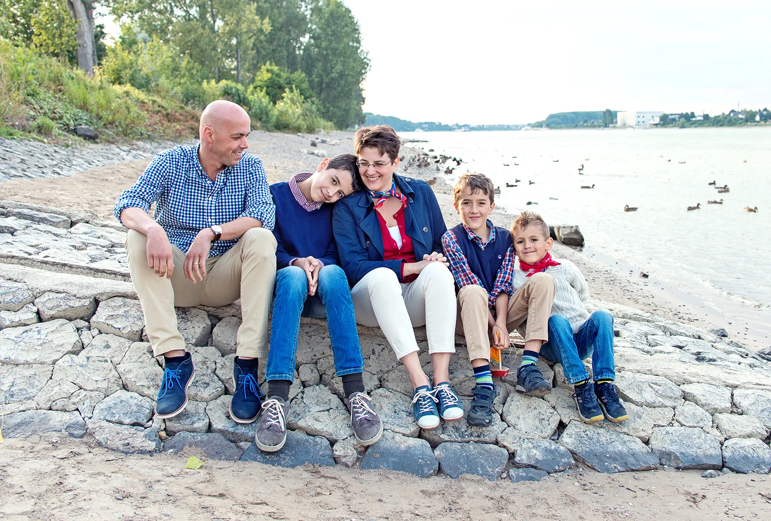Familienfotos In Bonn Fotoshooting Vor Sonnenuntergang Am Rhein Kinderfotografie Babyfotografie Berlin Familienfotografie Workshop Fotografie Kurs Fur Anfanger