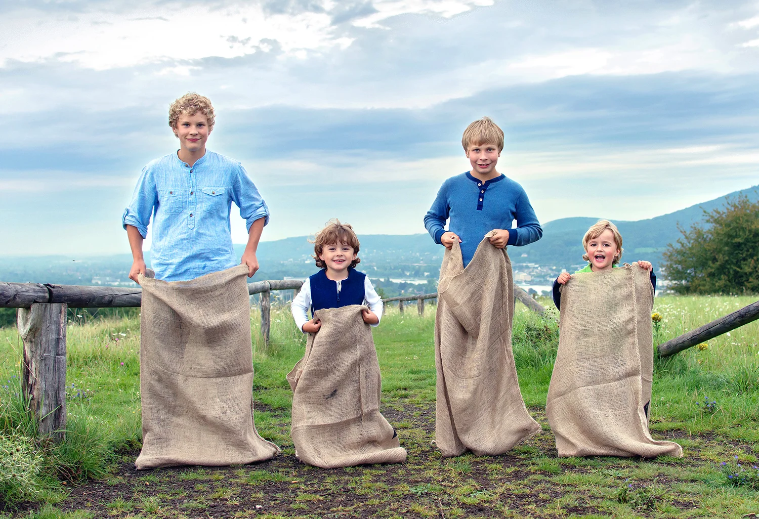 Geschwister fotografieren: Diese Kamera-Einstellungen brauchst Du!