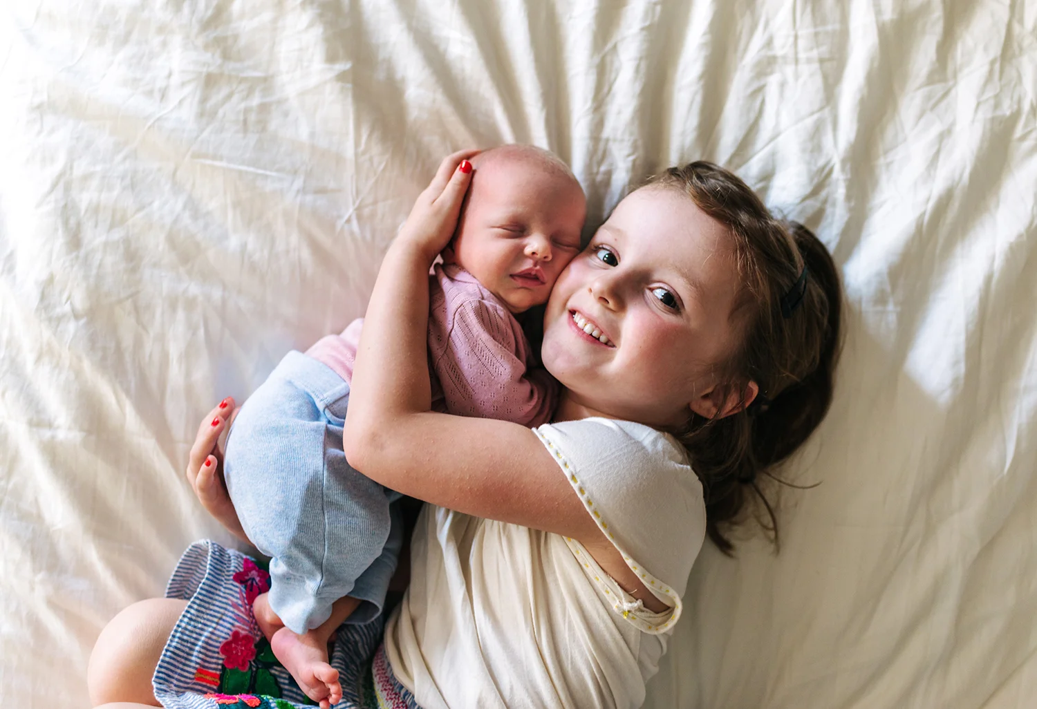 10 Ideen Fur Schone Kinderfotos Auf Dem Bett Kinderfotografie Babyfotografie Berlin Familienfotografie Workshop Fotografie Kurs Fur Anfanger