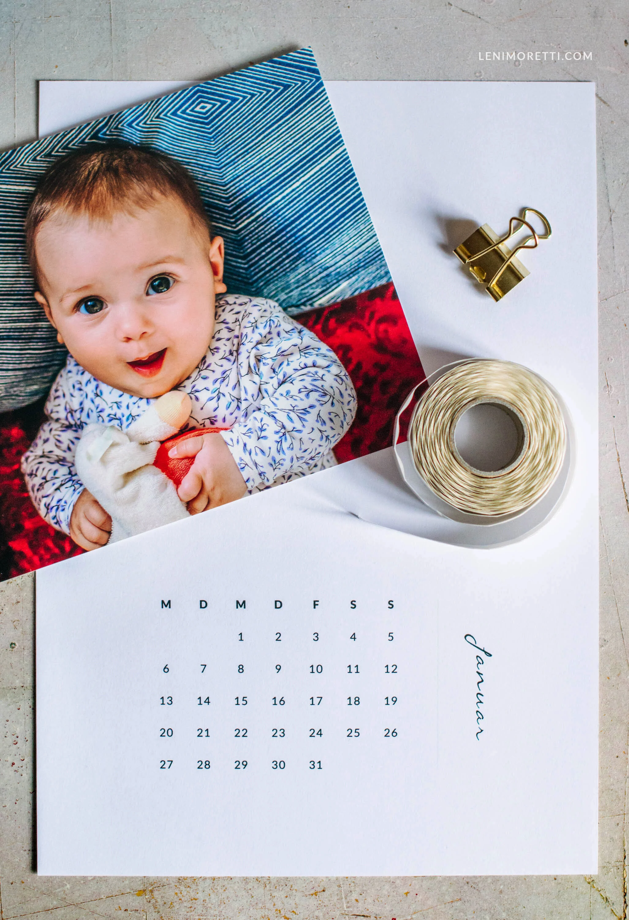 Vorlage für Fotokalender mit Fotoabzug und Klammer.