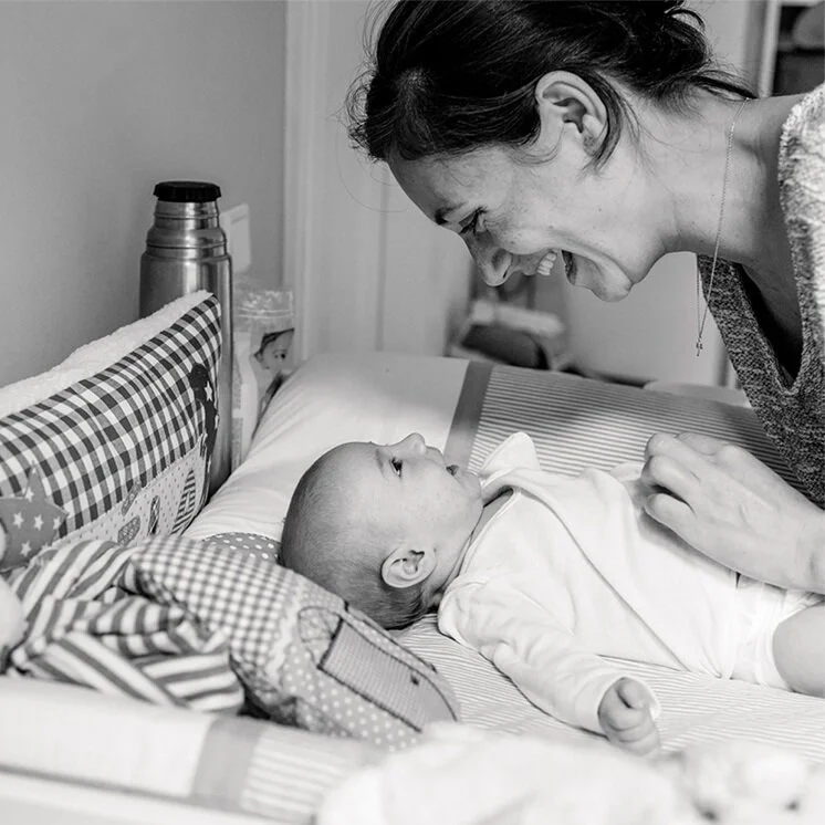 12 Foto Ideen Fur Die Ersten Wochen Mit Eurem Baby Zu Hause Kinderfotografie Babyfotografie Berlin Familienfotografie Workshop Fotografie Kurs Fur Anfanger