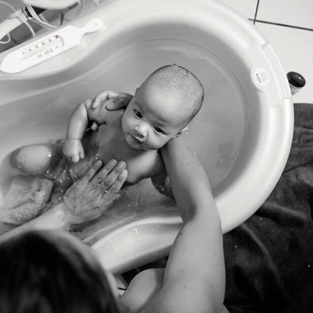 12 Foto Ideen Fur Die Ersten Wochen Mit Eurem Baby Zu Hause Kinderfotografie Babyfotografie Berlin Familienfotografie Workshop Fotografie Kurs Fur Anfanger