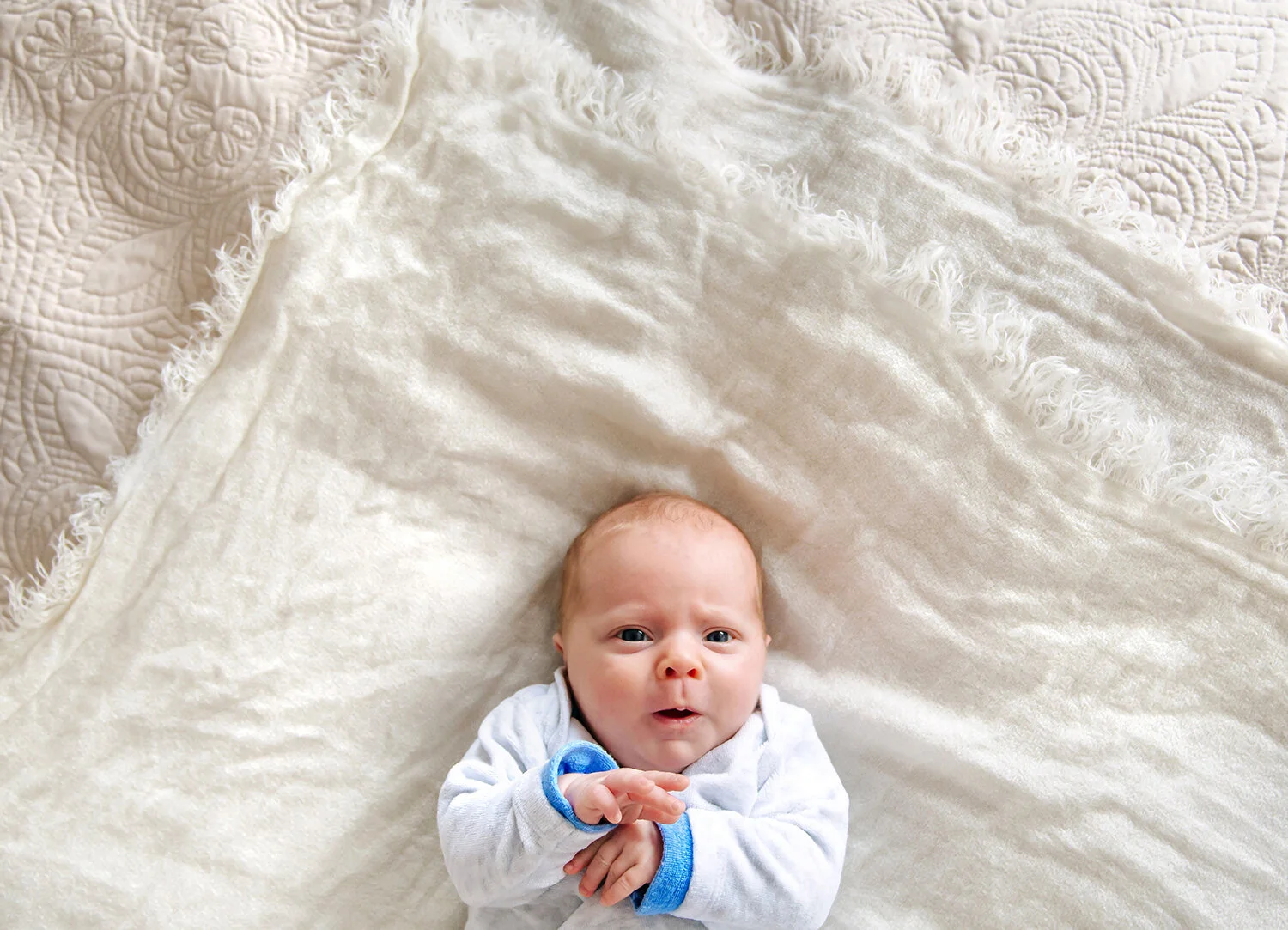 Familienbilder mit Baby zu Hause - Familienshooting Berlin Schöneberg