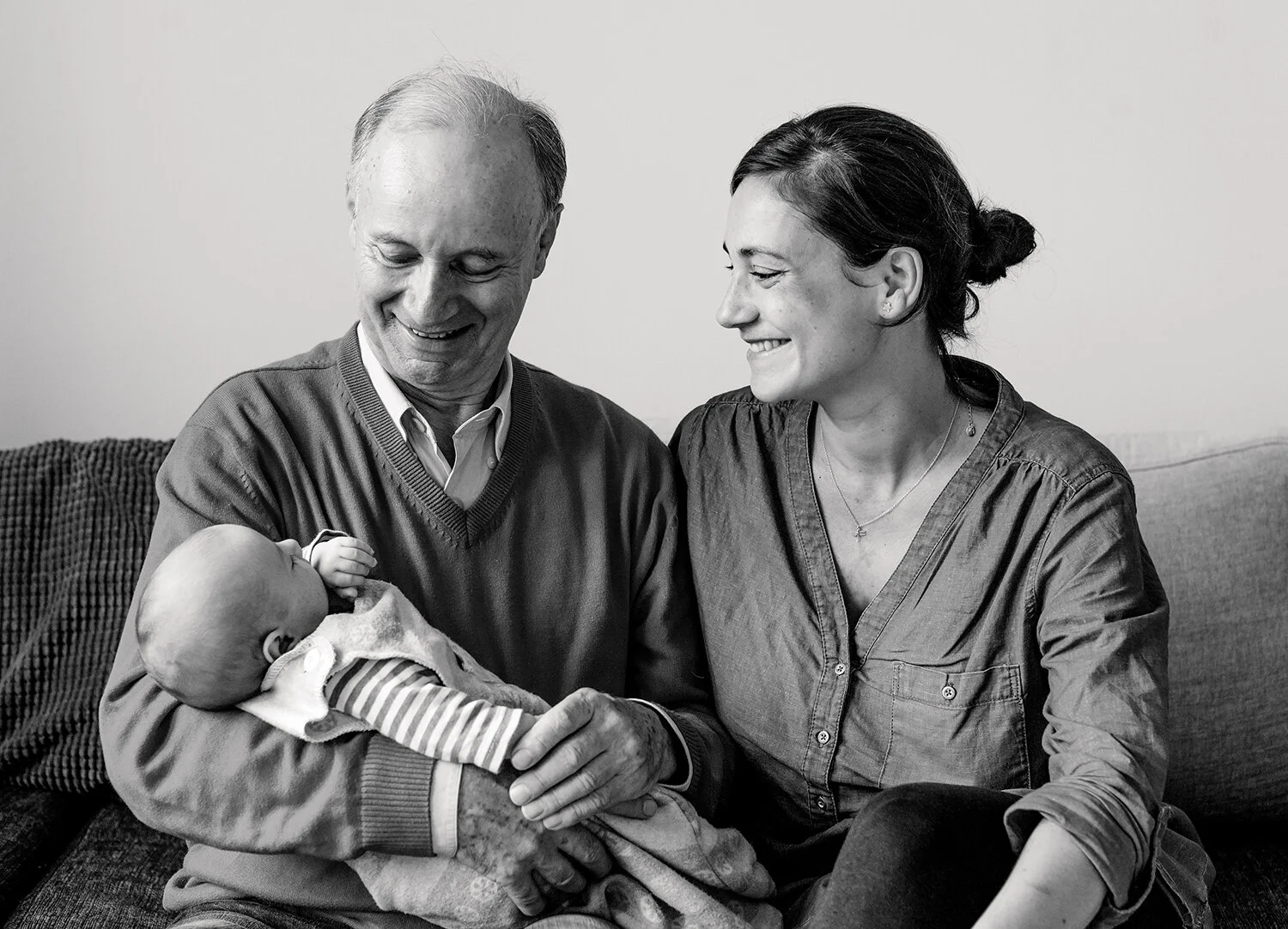 Babyfotos Berlin - Baby-Fotoshooting mit dem Opa