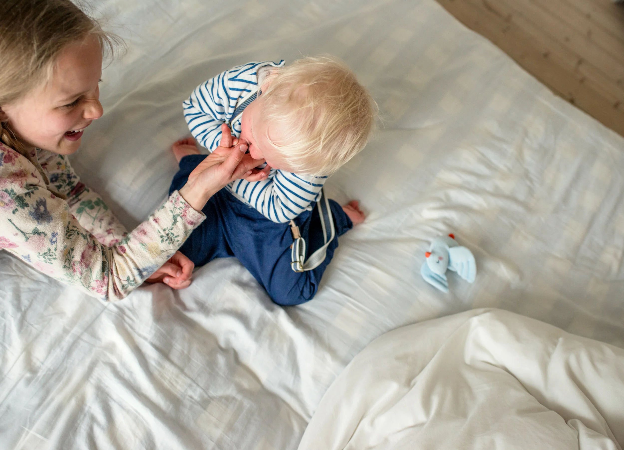 10 Ideen Fur Schone Kinderfotos Auf Dem Bett Kinderfotografie Babyfotografie Berlin Familienfotografie Workshop Fotografie Kurs Fur Anfanger