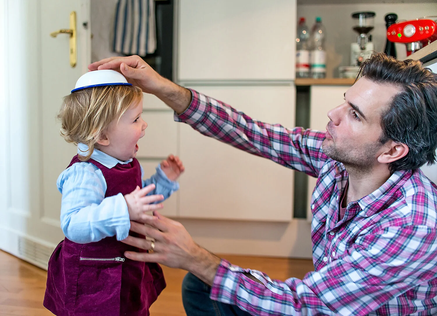Familienfotograf Berlin Mitte - Familienshooting zu Hause