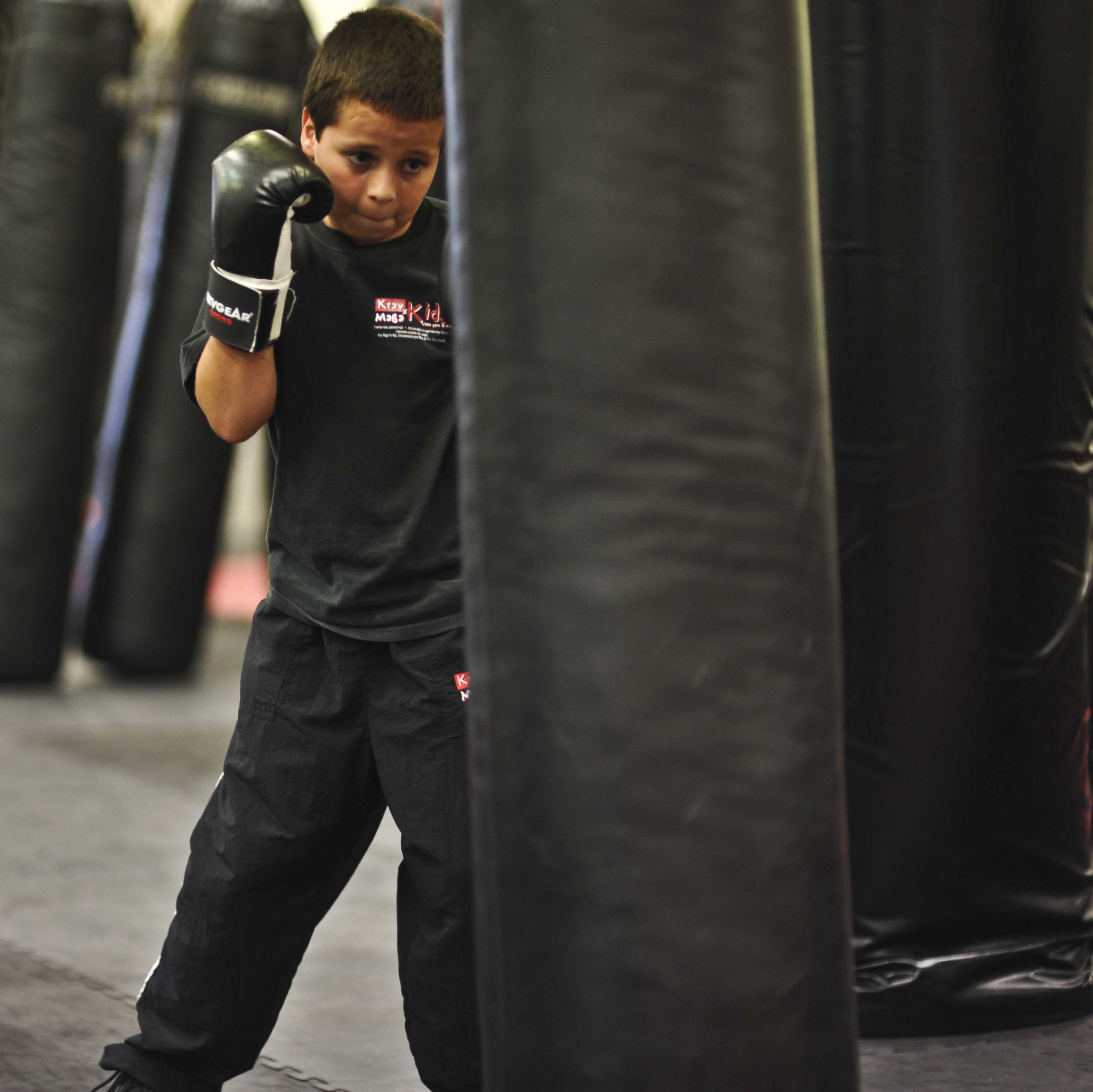 DEFENSA PERSONAL para NIÑOS 👦🏼🐻 Como DEFENDERSE del ABRAZO OSO Para  NIÑOS (Krav Maga) 