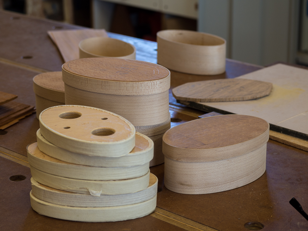 Preparing lids and bases.