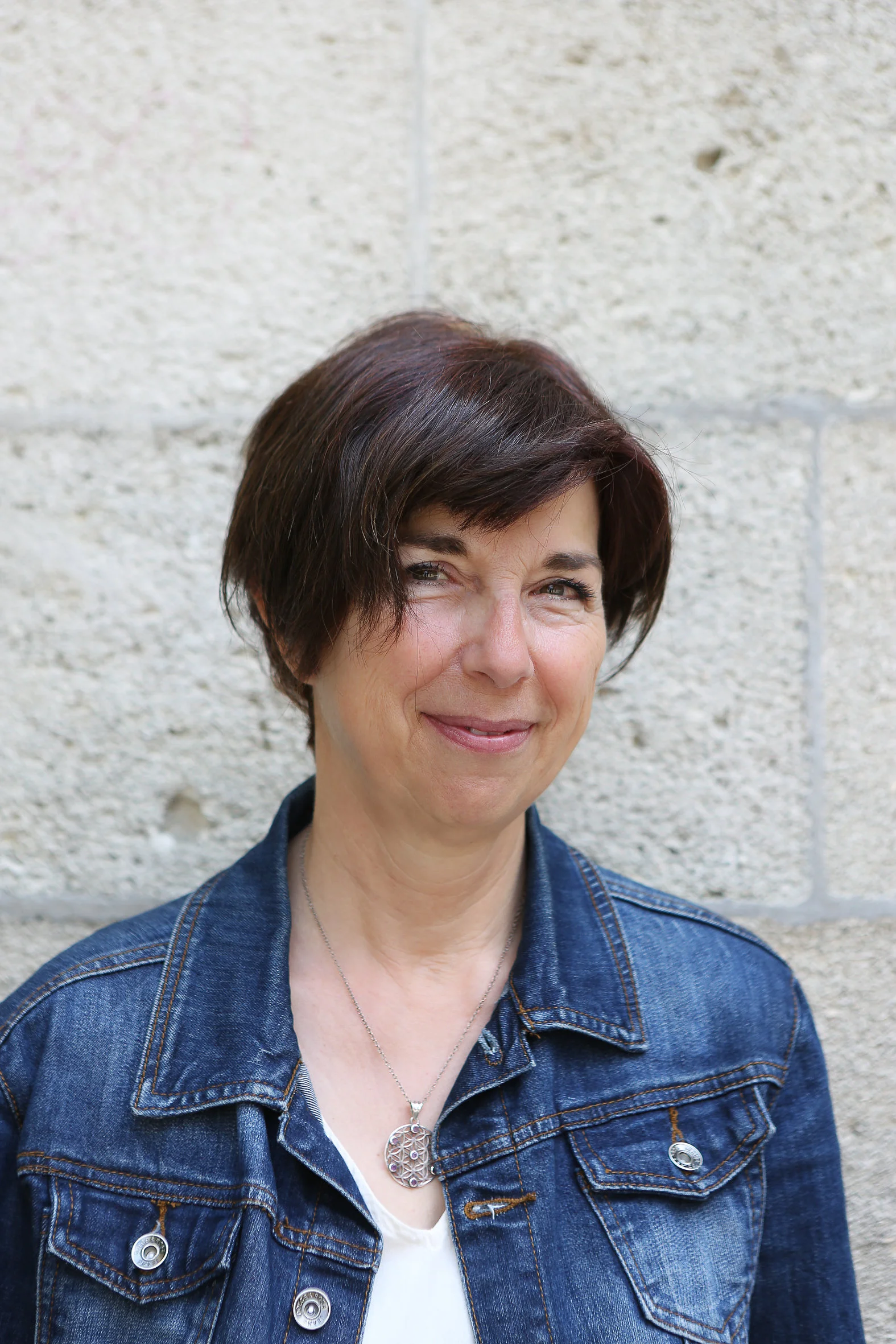 Bordeaux Walking Tours Catherine guide deutsch francais .jpg