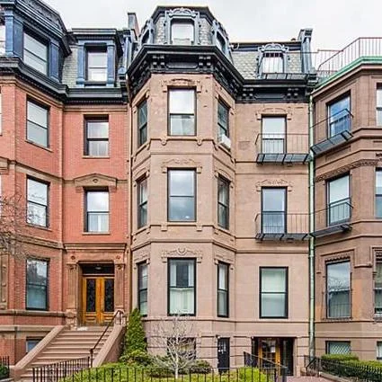 Upstairs & Downstairs - She the People Walking Tour