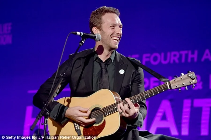 Chris Martin- impromptu performance