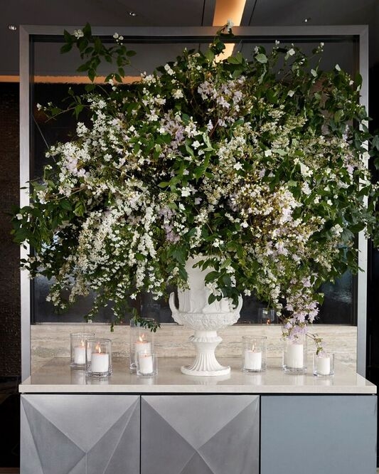 Flower arrangements as big as buildings...