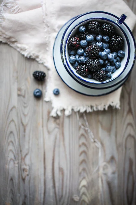 Des mûres et bluets, Blackberries and blueberries