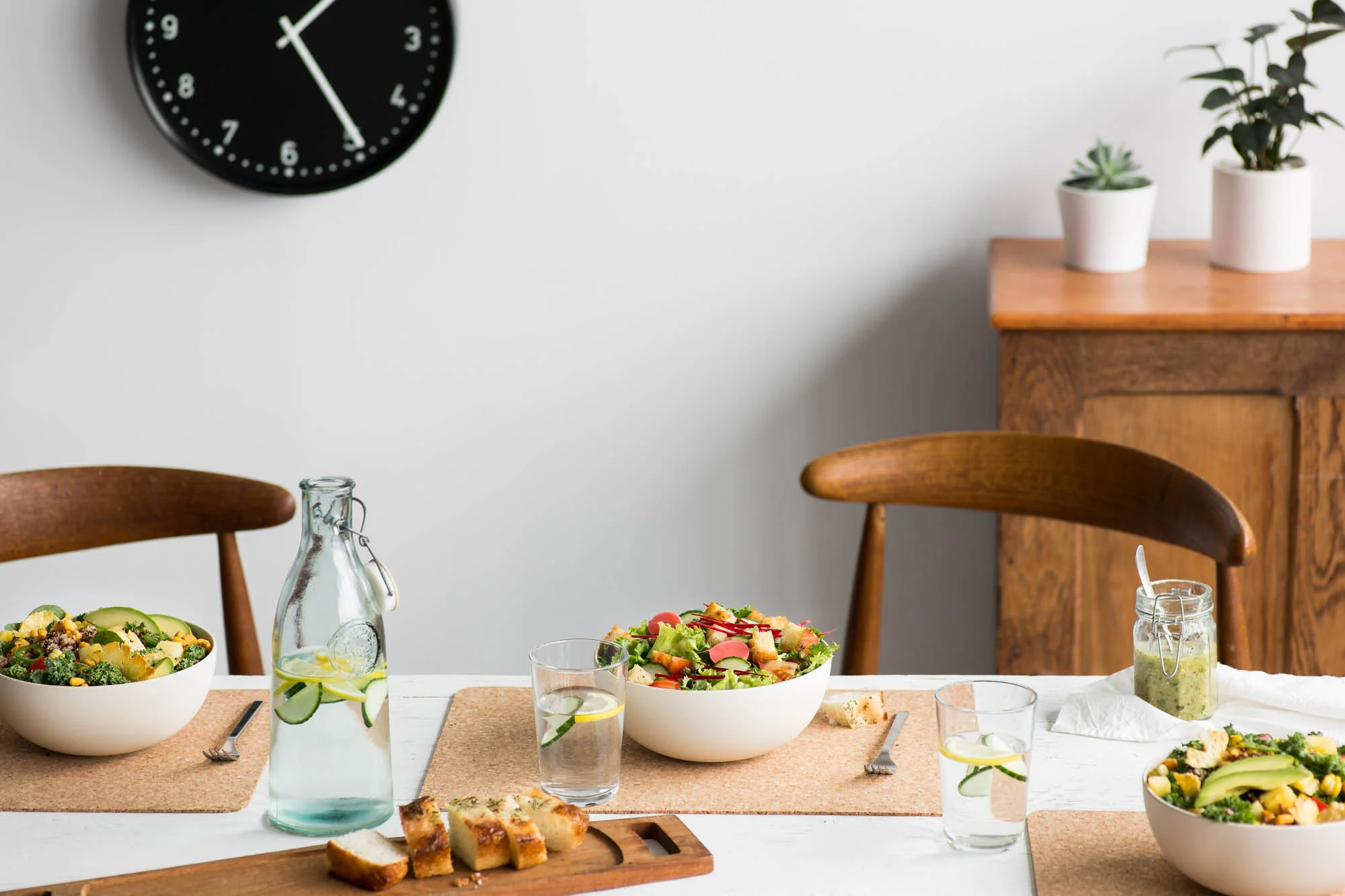 Lifestyle_group_meal_MadRadish_ArielTarr.jpg
