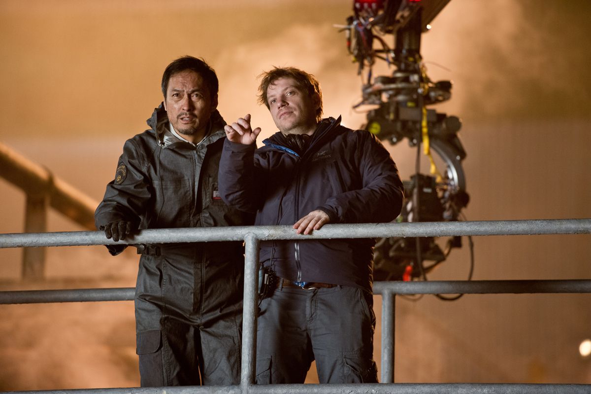 Ken Watanabe y Gareth Edwards en el set de rodaje.