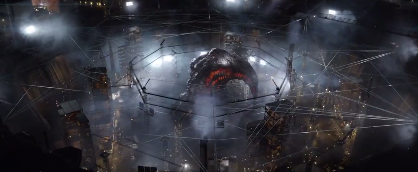 Plano final del Cocoon en la central nuclear. Plano full CG.