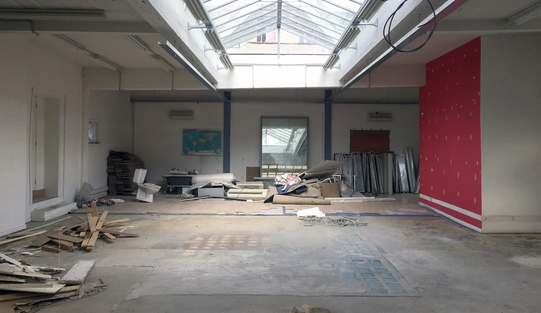 Since early 2018, we have moved in a new office together with Amaury Caeyman.