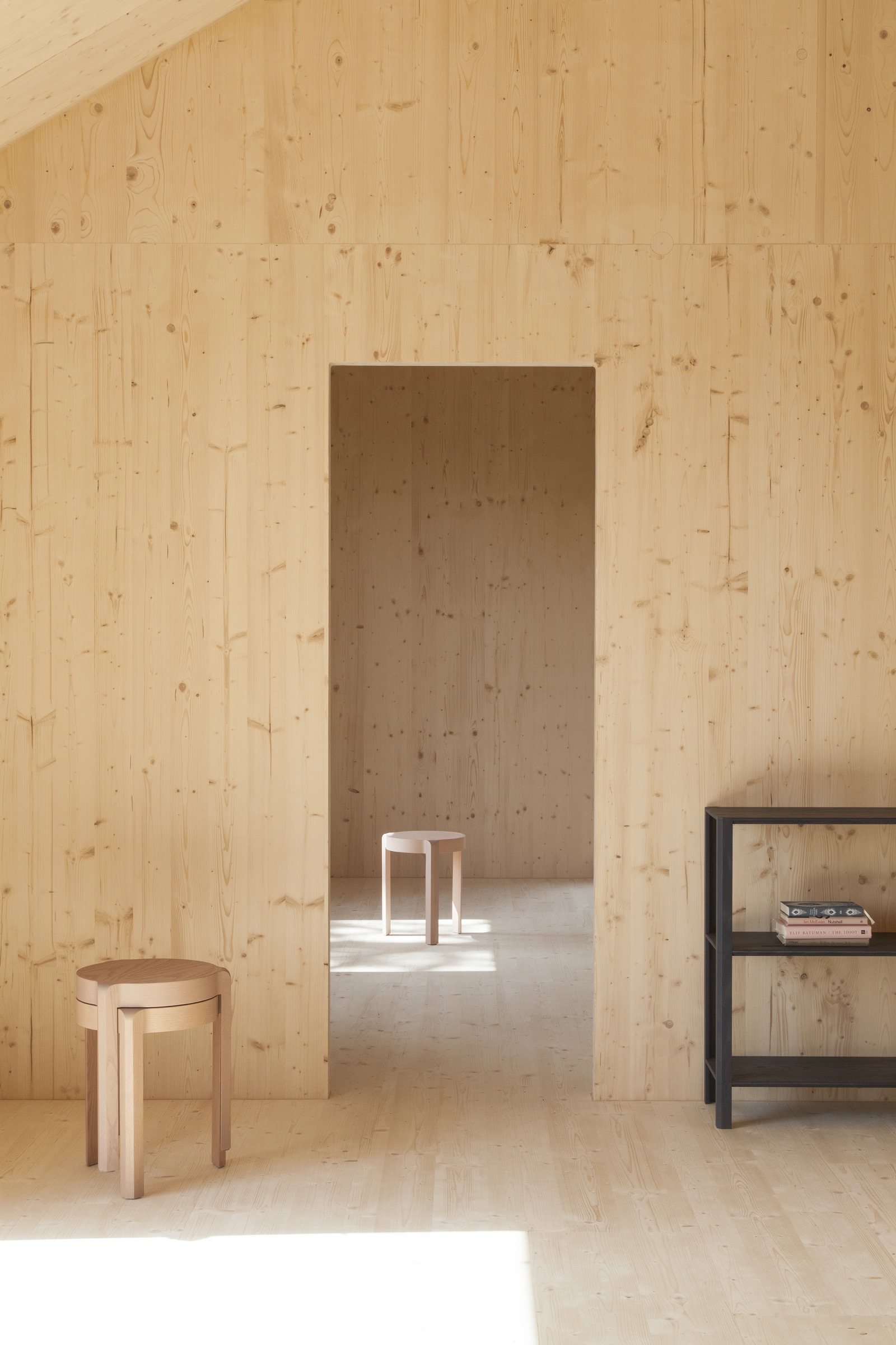 STATTMANN_NEUE_MOEBEL_HOME_BEAUNE_ATELIERORDINAIRE_PHOTOGRAPHY_JULIENRENAULT_09.14.jpg
