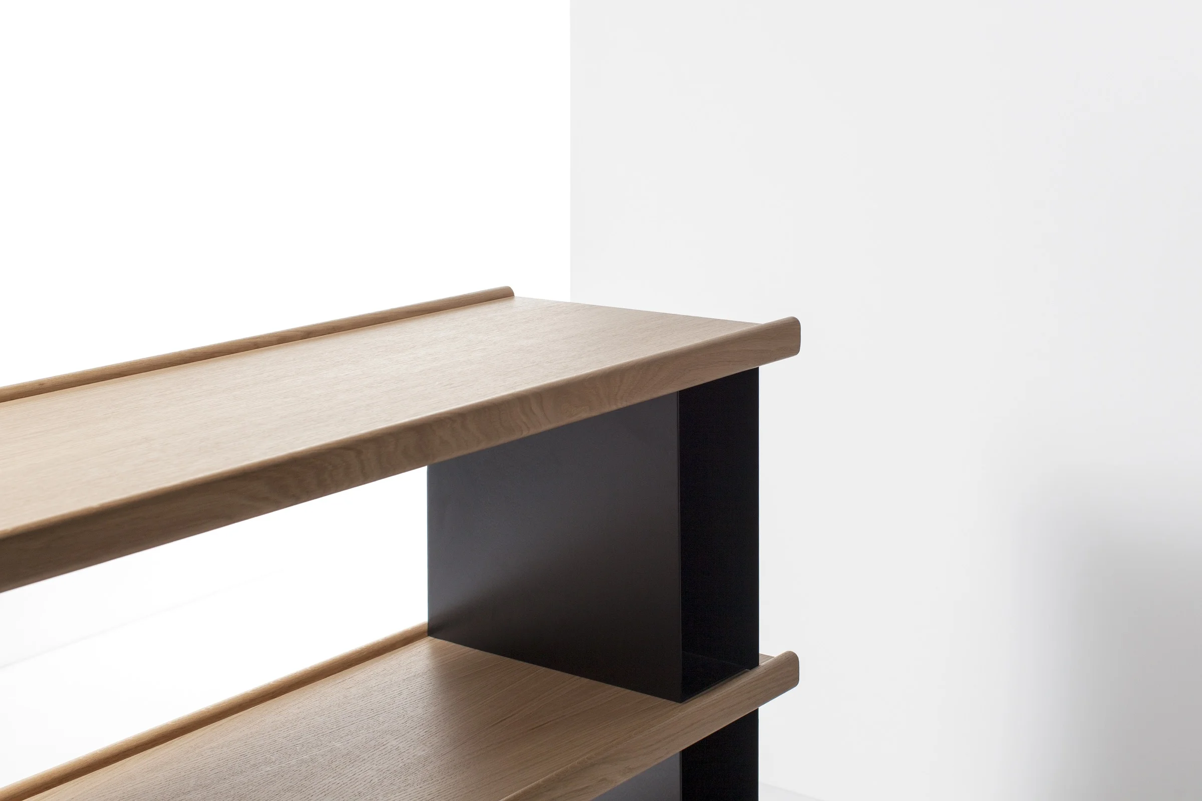 CRUSO_PHOTO_JULIENRENAULT_BIG_GAME_ETAGERE_DETAILS_BLACK_03.02.jpg