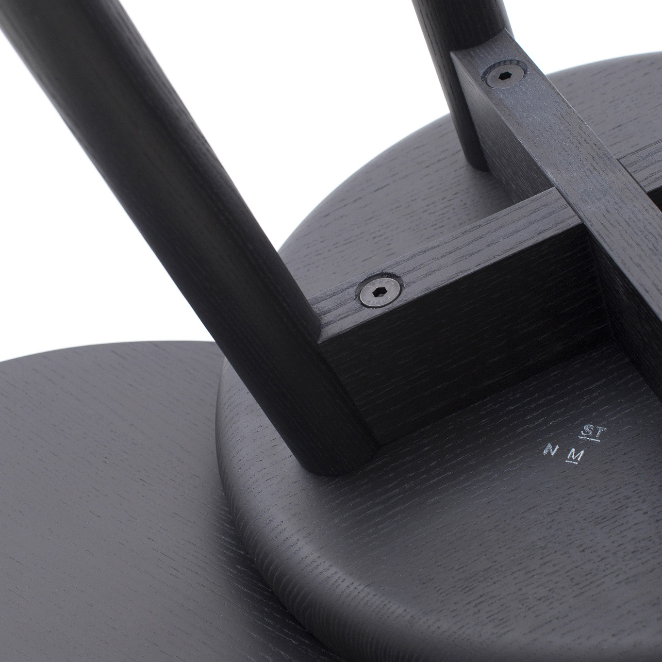 STATTMANN_NEUE_MOEBEL_PROFILE_STOOL_SYLVAINWILLENZ_PHOTOGRAPHY_JULIENRENAULT_DETAILS_01.12'.jpg