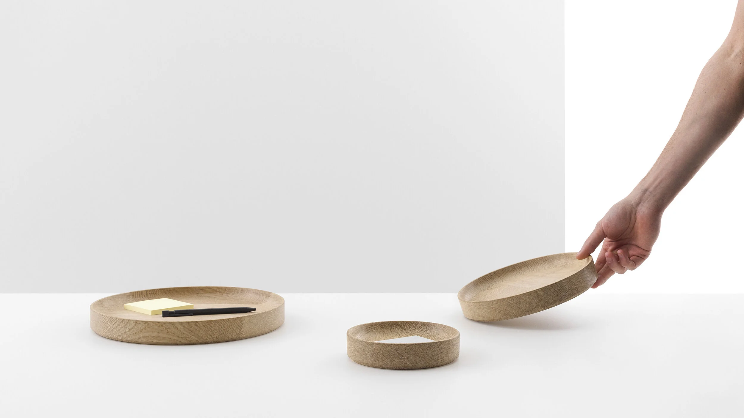  NOTES Trays complement the NOTES Shelves with their solid oak material and soft rounded curves. 