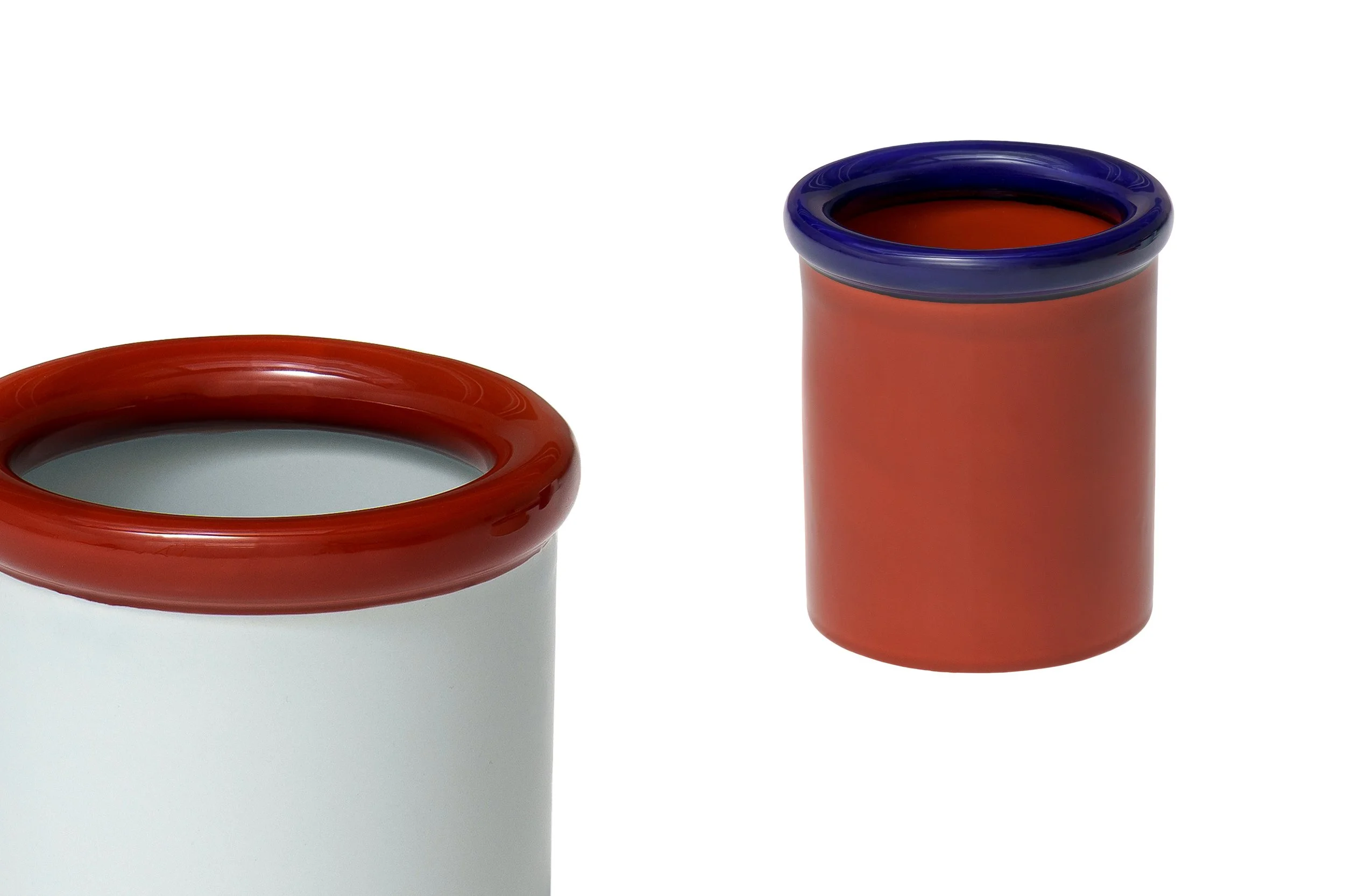  The vase, pot and bowl are each available in 2 unique colour combinations. They can be used individually to contain a bunch of flowers, kitchen utensils or fruits, or they can be mixed and matched to create a decorative display. 