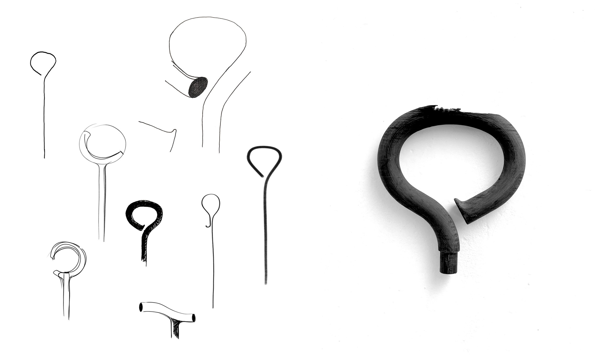  A daily companion for going out to the market and stopping for a coffee while holding a small bag, a scarf or a hat thanks to its handle that naturally extends into a loop and forms into an occasional hook. 