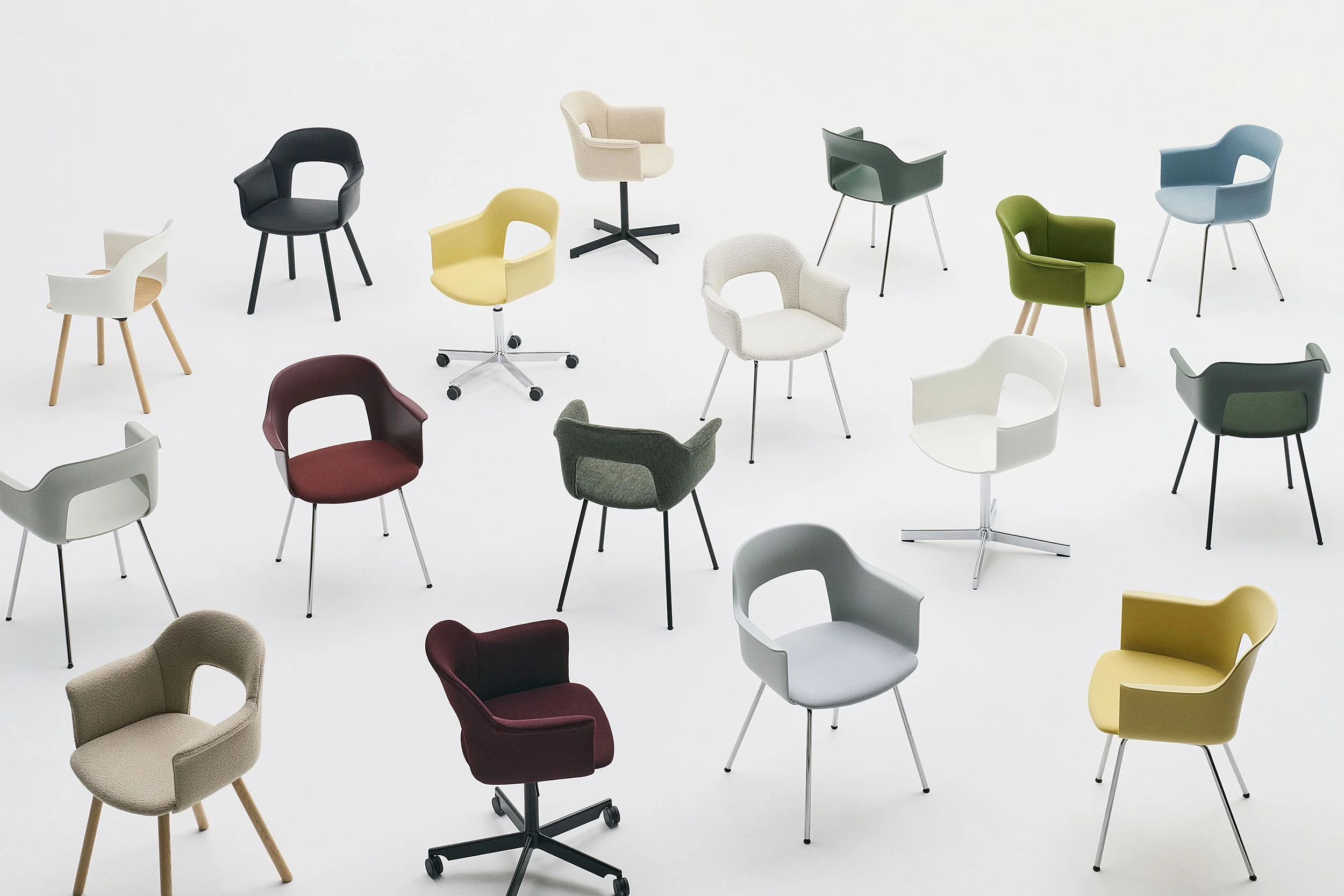 LAYOUT is a collection that undeniably references the golden age of early plastic shell chairs – those modernist years that blended elegance, innovation, and versatility, but it also had to establish its own character – something new, adaptable, and