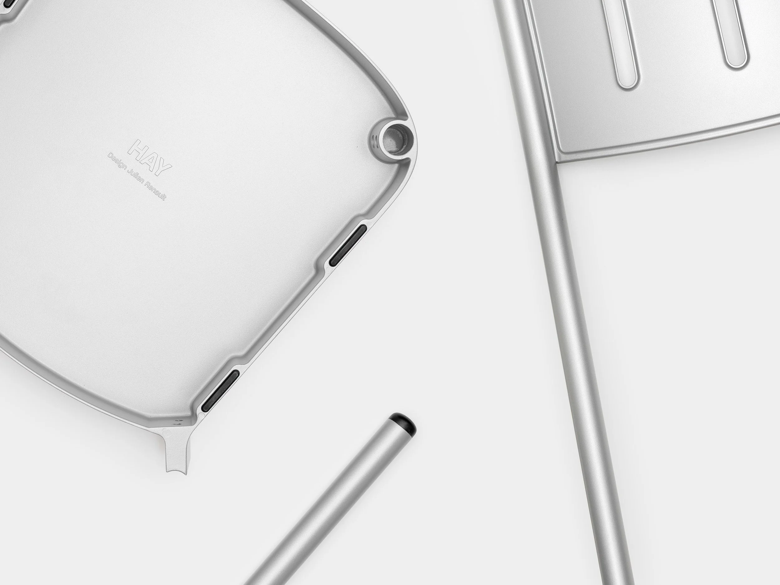  Deville appears simple, but when you look closer, I can hardly believe how close the final result is to that initial intention. I truly believe the chair responds exactly to the request and to the way it was expressed by HAY. Achieving this level of