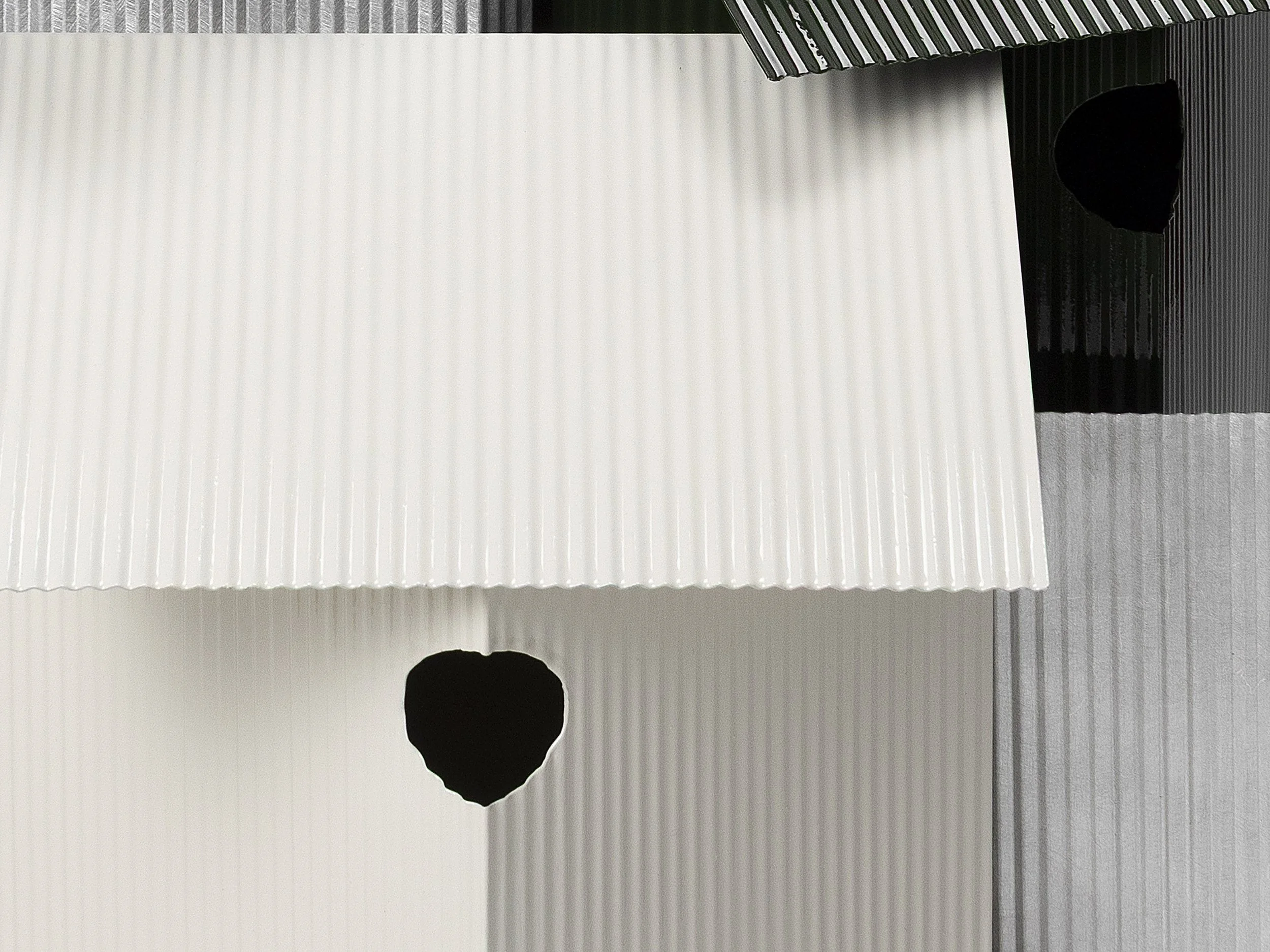  As a nice surprise, the perfectly round cut-out on the corner takes on different shapes depending on the perspective. What appears as a simple circle from the front transforms as you move around it. 
