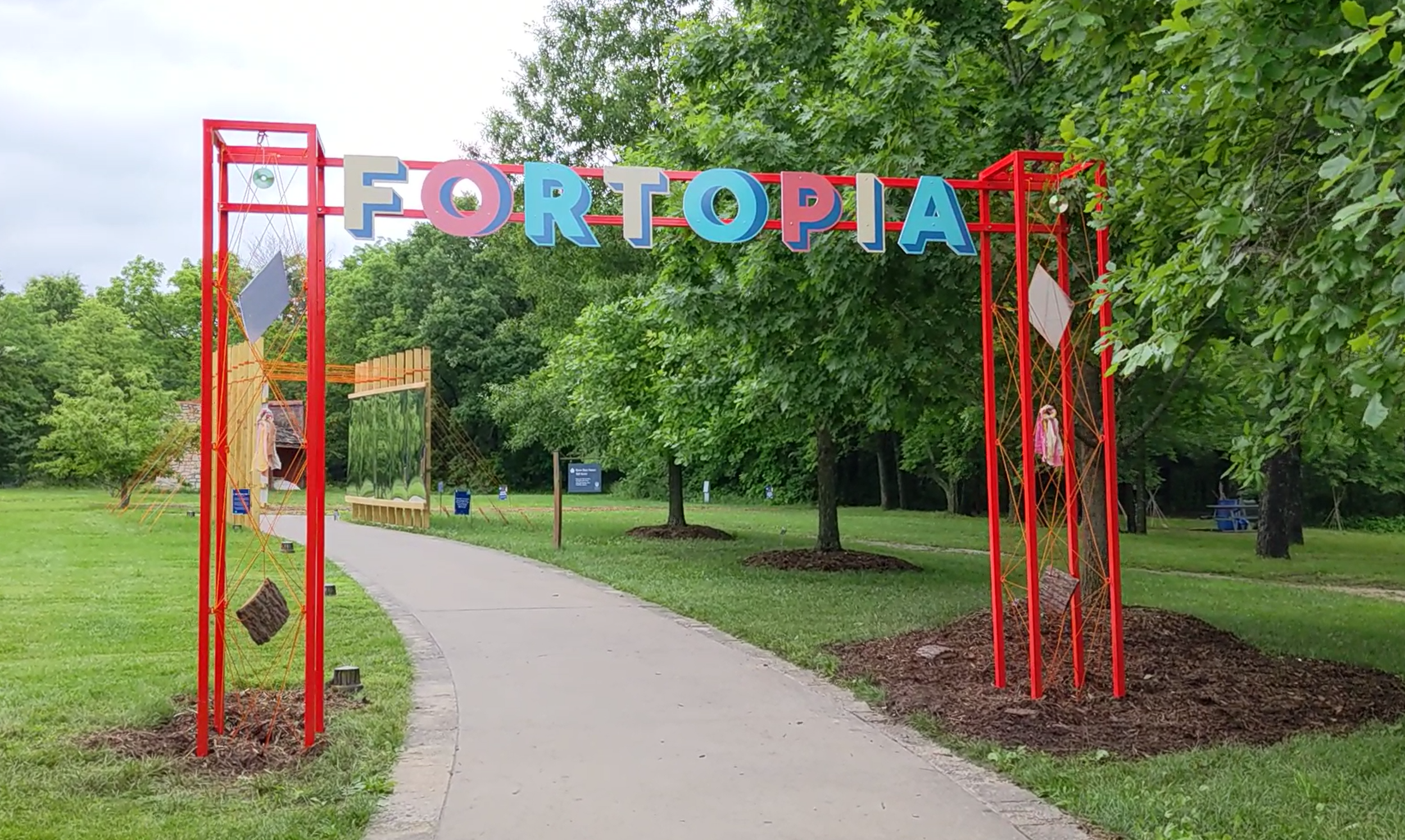 Fortopia Sign.png