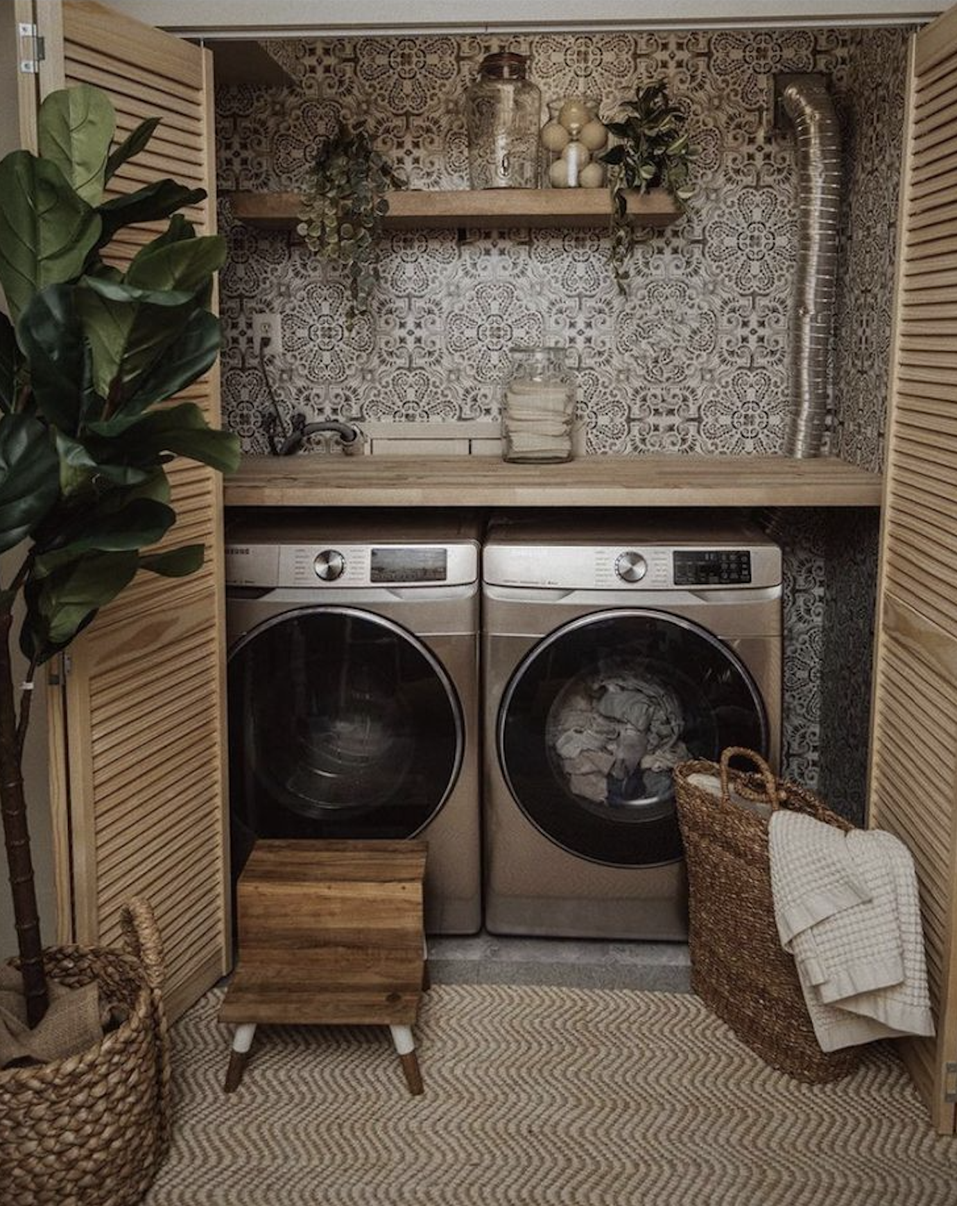 elegant wallpapered laundry room idea