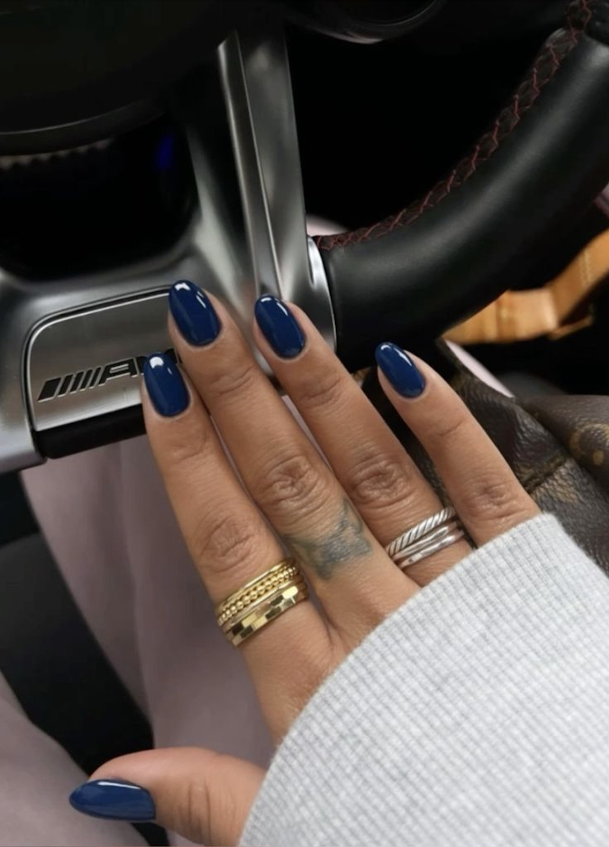 classic navy nail for fall