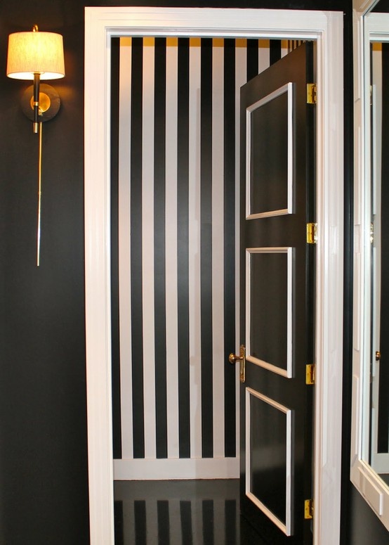 Design ideas: Black trim, white walls — ASHLINA KAPOSTA