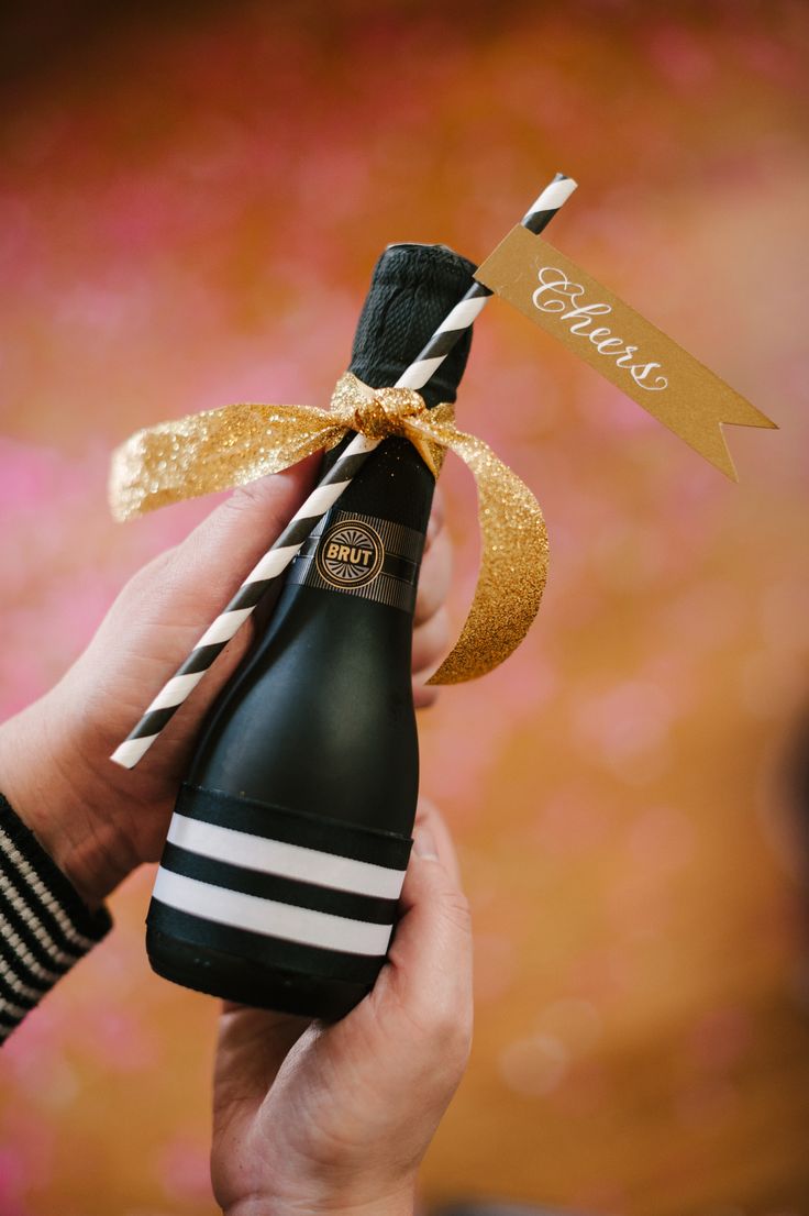 3 easy and super chic last minute NYE party decor ideas — ASHLINA KAPOSTA