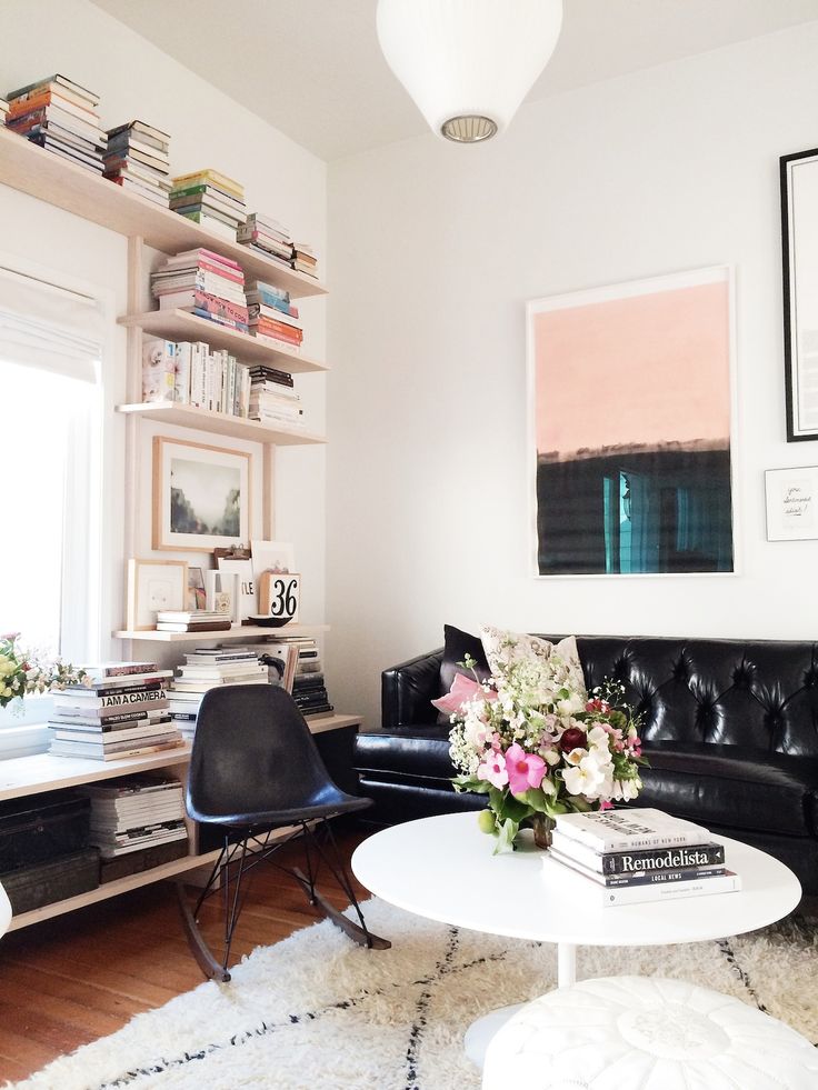 Design ideas: Black trim, white walls — ASHLINA KAPOSTA