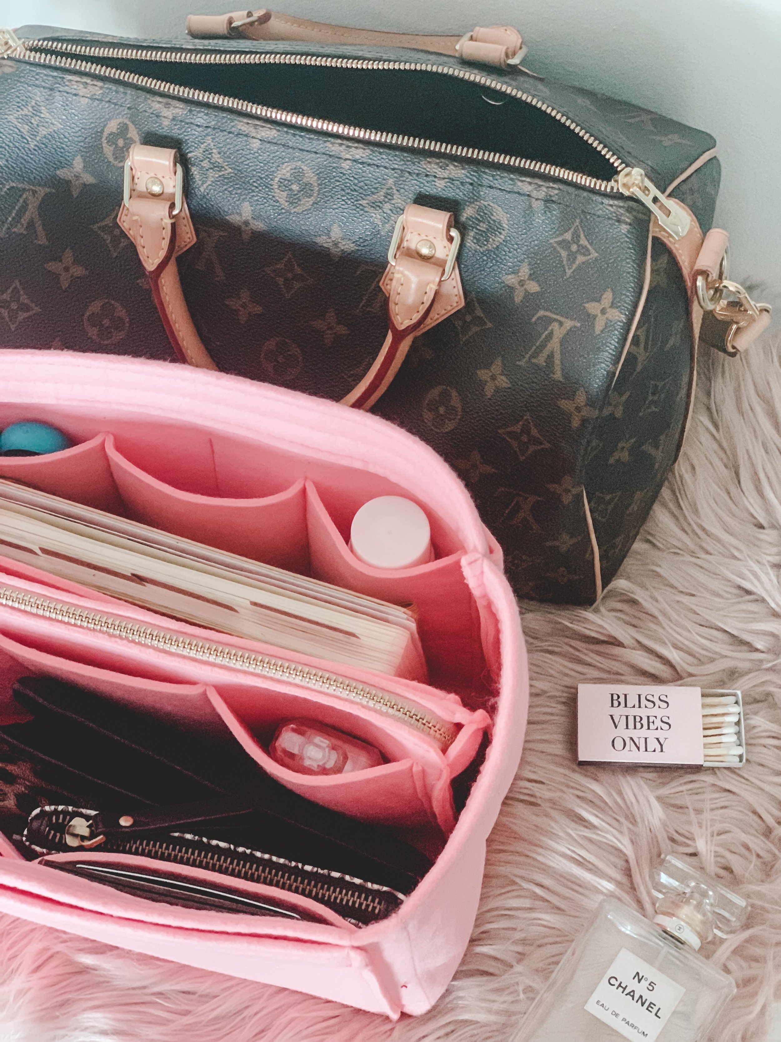 Life Hack: How to organize your LOUIS VUITTON SPEEDY handbag